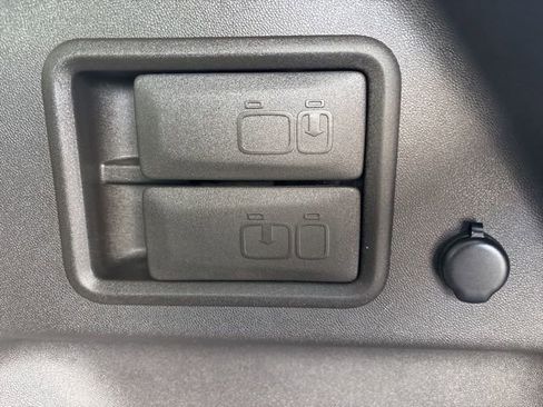 Used 2024 GMC Terrain SLT image 29