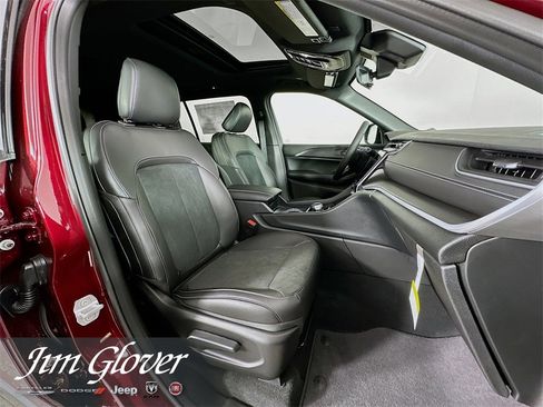 Used 2025 Jeep Grand Cherokee L Altitude image 19