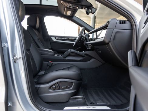 Certified 2026 Porsche Cayenne E-Hybrid Coupe AWD/4WD image 43