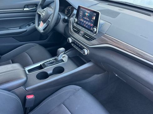 Used 2025 Nissan Altima 2.5 SV FWD image 15