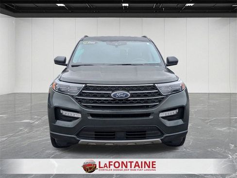 Used 2022 Ford Explorer XLT w/ Equipment Group 202A image 8