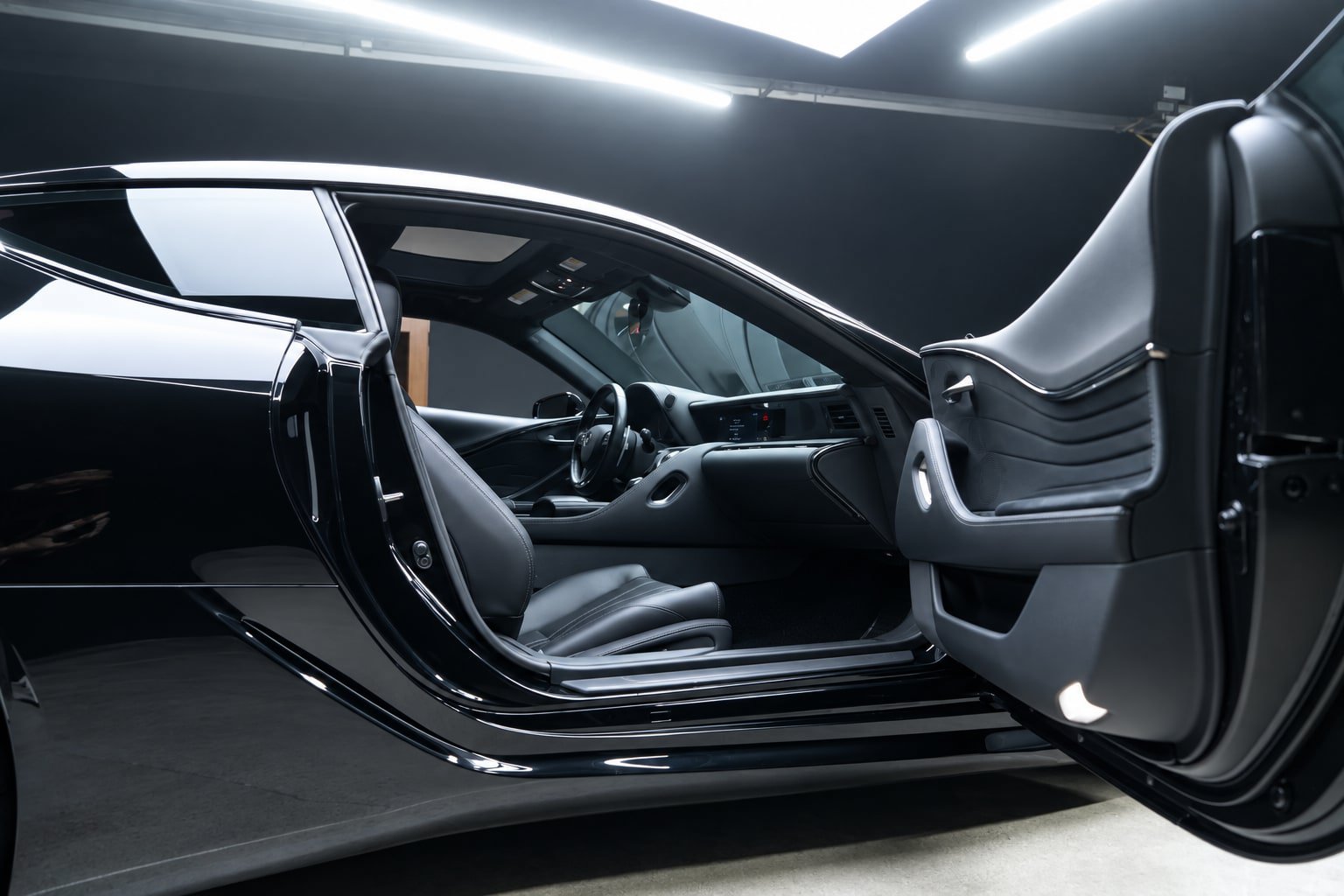 Used 2019 Lexus LC 500 Coupe w/ Touring Package RWD image 15