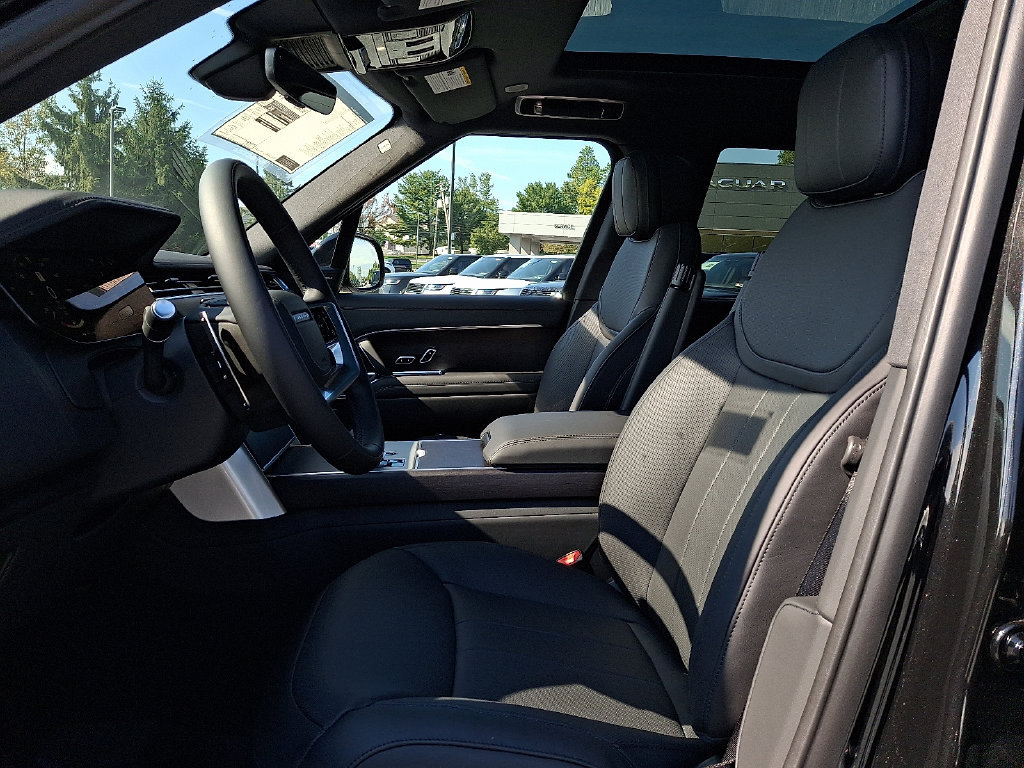 New 2026 Land Rover Range Rover Long Wheelbase SE AWD/4WD image 9