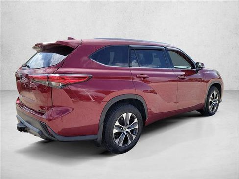 Used 2020 Toyota Highlander XLE AWD/4WD image 5