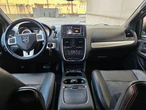 Used 2017 Dodge Grand Caravan GT image 18