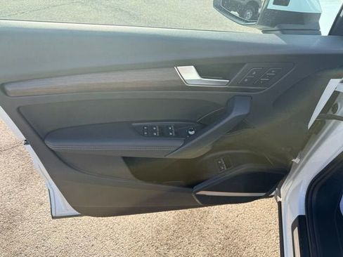 Used 2025 Audi Q5 e Premium Plus w/ Premium Plus Package image 16