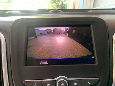 Used 2020 Chevrolet Equinox LT FWD image 21