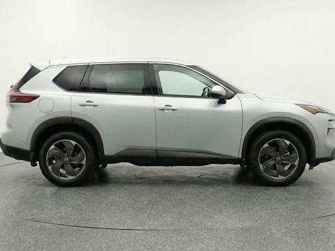 Used 2025 Nissan Rogue SV AWD/4WD image 11
