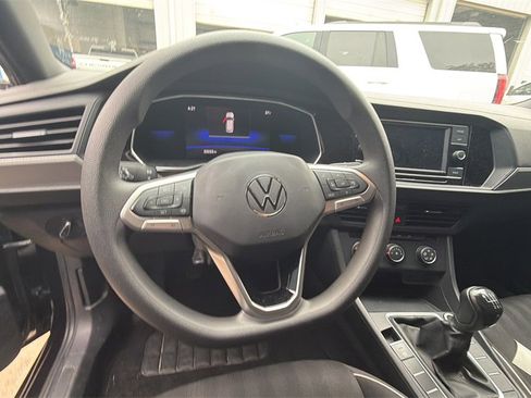 Used 2022 Volkswagen Jetta Sport image 8