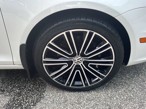 Used 2014 Volkswagen Eos FWD image 29