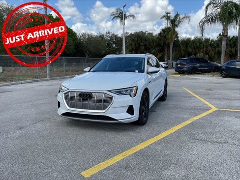 Used 2019 Audi e-tron Premium Plus image 2