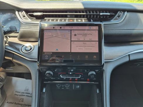 Used 2022 Jeep Grand Cherokee Limited w/ Trailer Tow Prep Group (B) AWD/4WD image 24