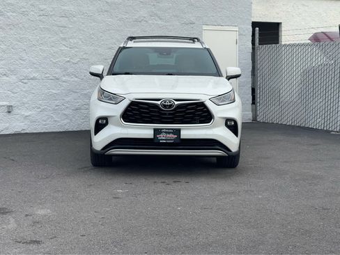 Used 2021 Toyota Highlander Platinum image 3