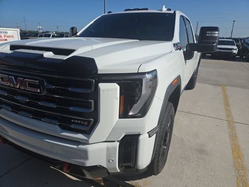 Used 2025 GMC Sierra 2500 AT4 AWD/4WD image 14