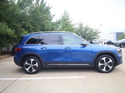 Used 2025 Mercedes-Benz GLB 250 4MATIC w/ Exclusive Package image 5
