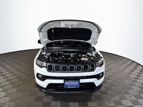 Used 2024 Jeep Compass Latitude AWD/4WD image 21