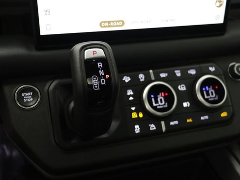 Certified 2025 Land Rover Defender 110 X-Dynamic SE AWD/4WD image 13