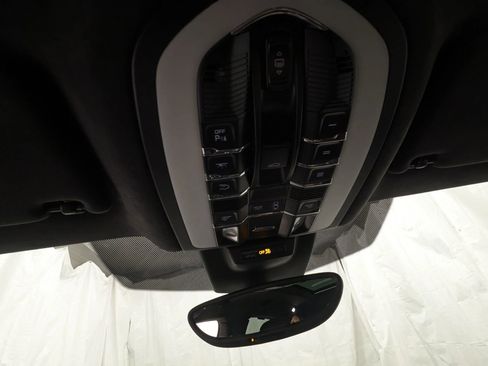 Used 2015 Porsche Macan Turbo image 13