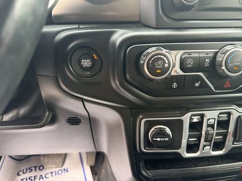 Used 2018 Jeep Wrangler Unlimited Sport S AWD/4WD image 16