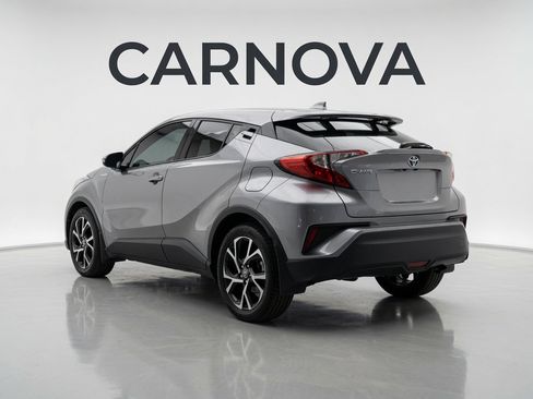 Used 2018 Toyota C-HR XLE FWD image 4