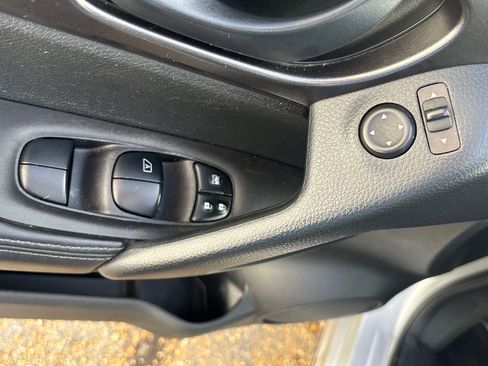 Used 2021 Nissan Rogue Sport S image 7