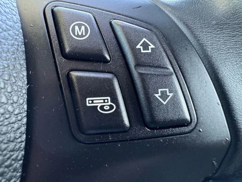 Used 2010 BMW M3 Convertible 2D image 15