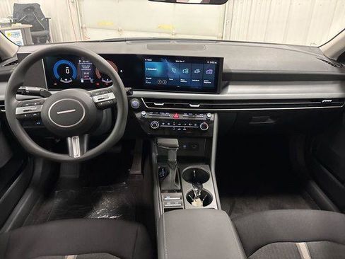 Used 2026 Hyundai Sonata SE FWD image 8