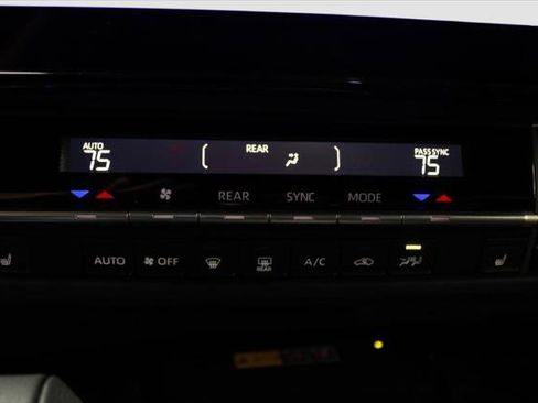 Certified 2025 Toyota Sienna XLE Woodland Edition image 20