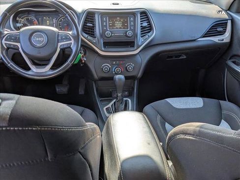 Used 2017 Jeep Cherokee Sport FWD image 16