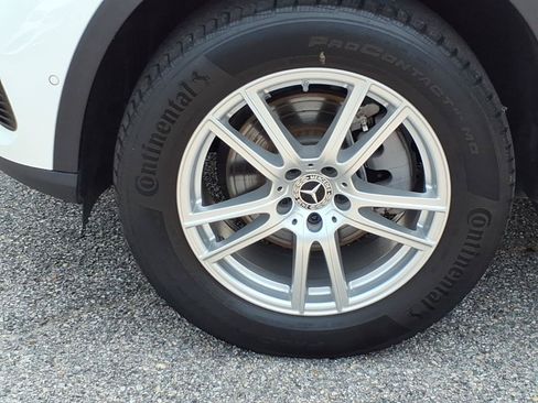 Used 2023 Mercedes-Benz GLC 300 4MATIC image 4