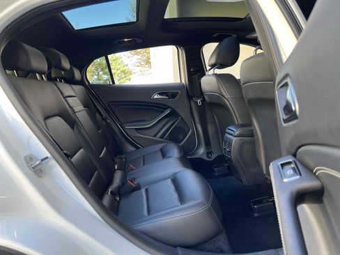 Used 2019 Mercedes-Benz GLA 250 4MATIC w/ Premium Package image 33