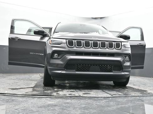 Used 2024 Jeep Compass Latitude image 68