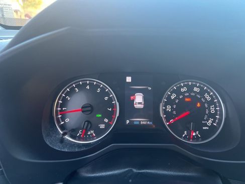 Used 2021 Toyota RAV4 XLE image 3