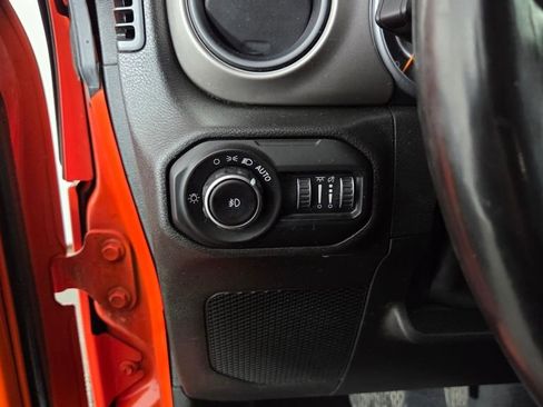 Used 2018 Jeep Wrangler Unlimited Sport S image 20