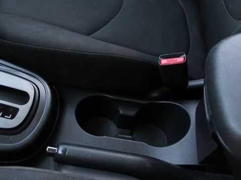 Used 2010 Kia Soul + w/ Audio Pkg FWD image 16