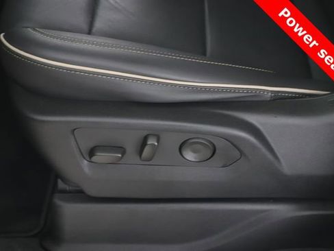 Used 2024 GMC Yukon SLT w/ SLT Premium Package AWD/4WD image 19