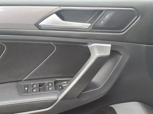 Used 2022 Volkswagen Tiguan SE AWD/4WD image 7