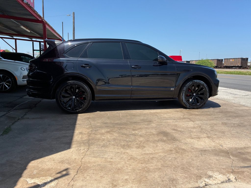Used 2021 Bentley Bentayga AWD/4WD image 26