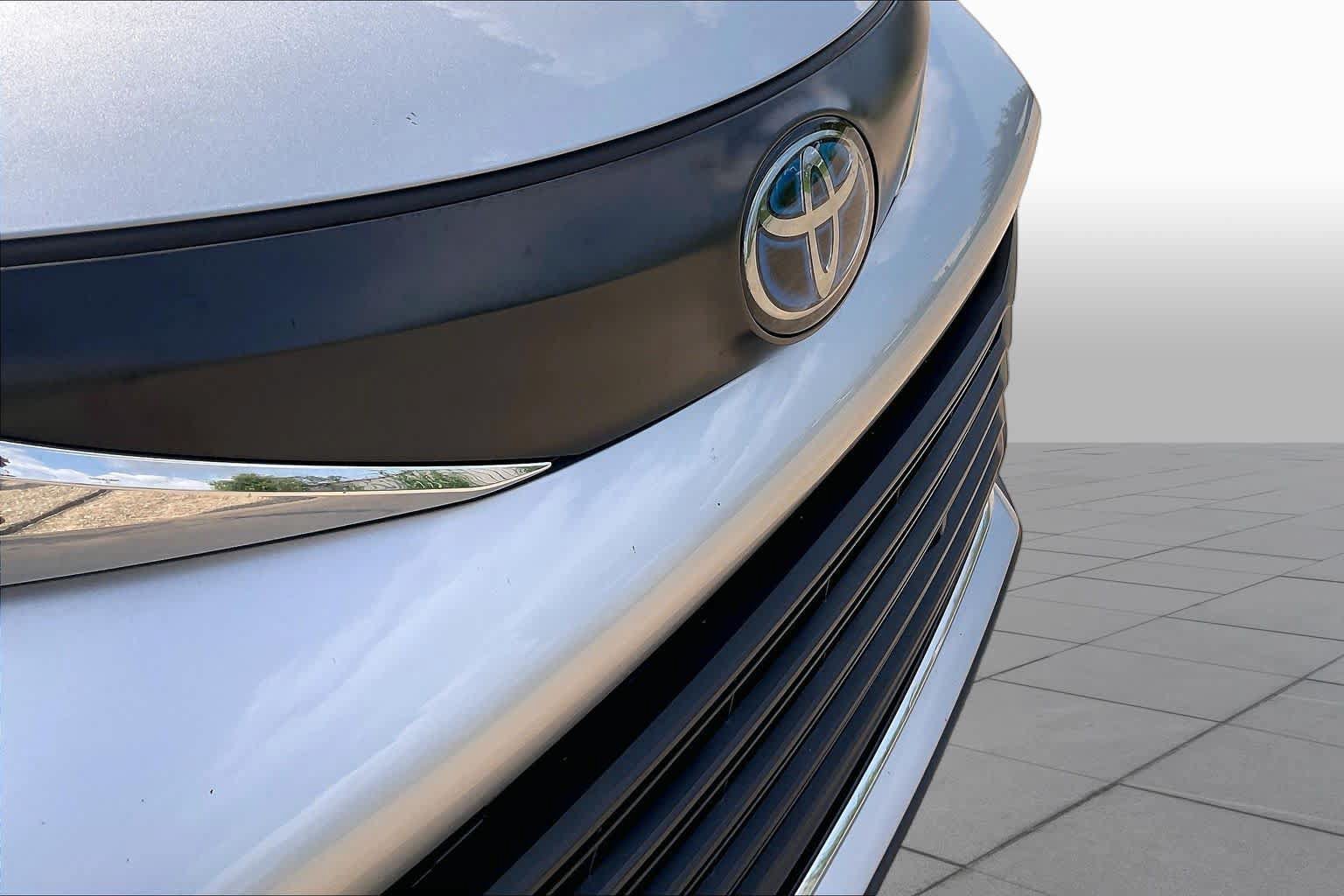 Used 2023 Toyota Sienna XLE FWD image 27