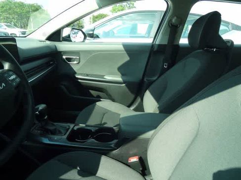 Used 2025 Kia K4 FWD image 7
