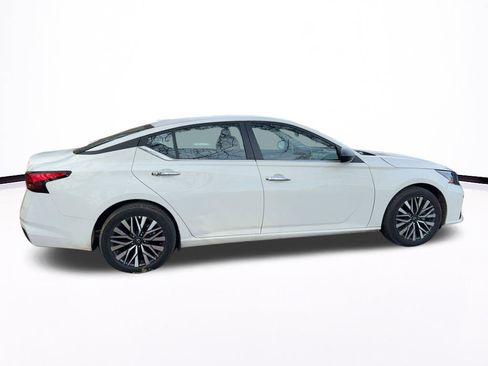 Used 2025 Nissan Altima 2.5 SV image 17