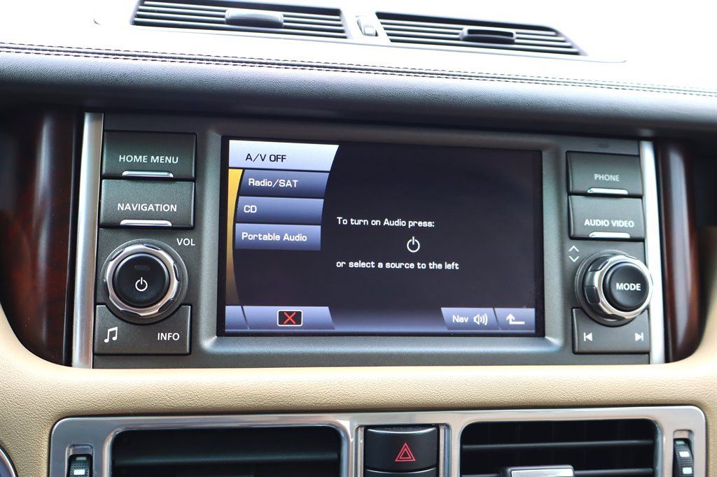 Used 2011 Land Rover Range Rover HSE LUX AWD/4WD image 25
