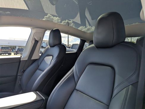 Used 2022 Tesla Model Y Long Range image 22