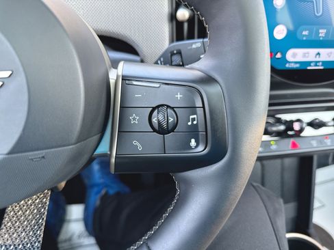 Used 2025 MINI Cooper 2-Door Hardtop image 17