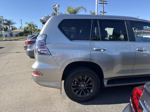 Used 2023 Lexus GX 460 Premium w/ Premium Package AWD/4WD image 7