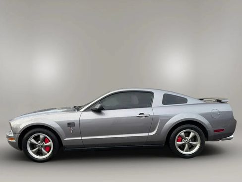 Used 2006 Ford Mustang Coupe RWD image 2