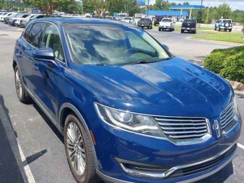 Used 2018 Lincoln MKX Reserve w/ Driver Assistance Package FWD image 3