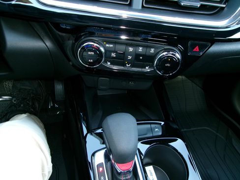 New 2026 Chevrolet Trax RS w/ Sunroof Package image 17