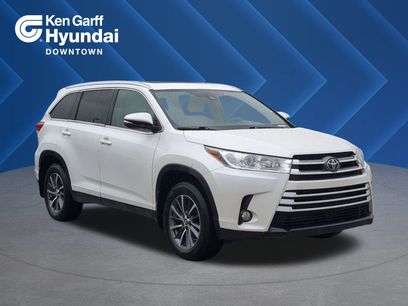 Used 2019 Toyota Highlander SE