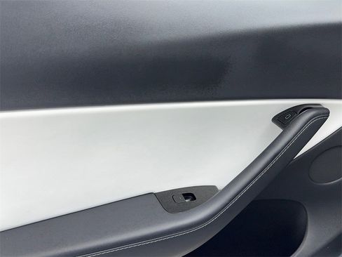 Used 2021 Tesla Model Y 2WD image 45